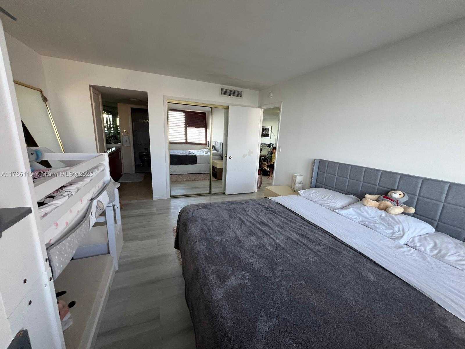 Small Image of 5838 COLLINS AVE #14F, Miami Beach Number 7