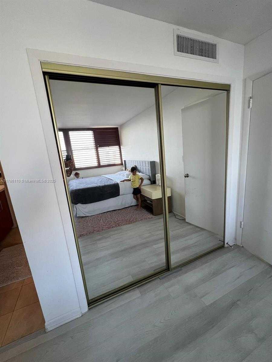 Small Image of 5838 COLLINS AVE #14F, Miami Beach Number 8