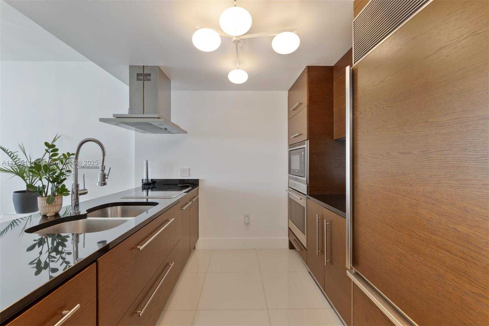 Small Image of 495 BRICKELL AVE #3509, Miami Number 6