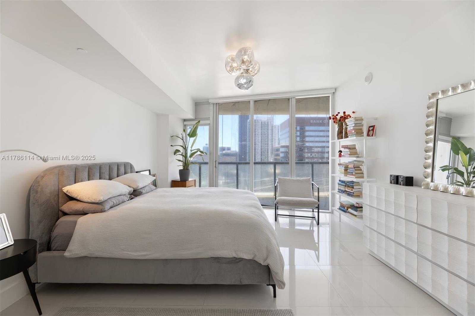Small Image of 495 BRICKELL AVE #3509, Miami Number 7
