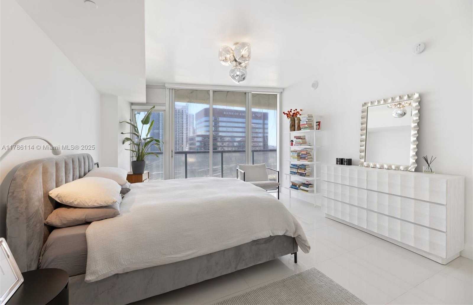 Small Image of 495 BRICKELL AVE #3509, Miami Number 8