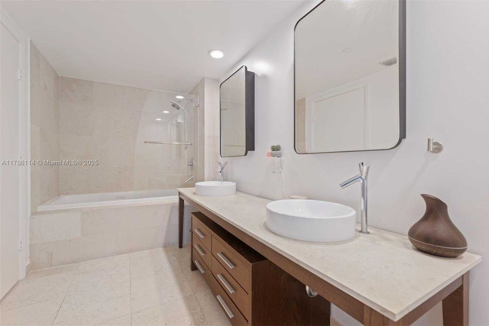 Small Image of 495 BRICKELL AVE #3509, Miami Number 9