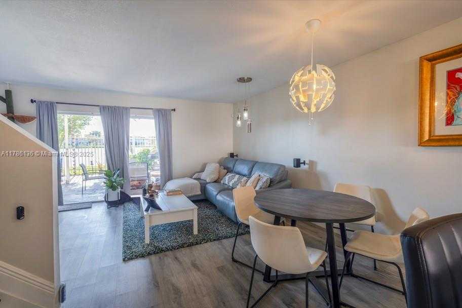 Small Image of 17718 SOUTH WEST 139TH CT, Miami Number 10