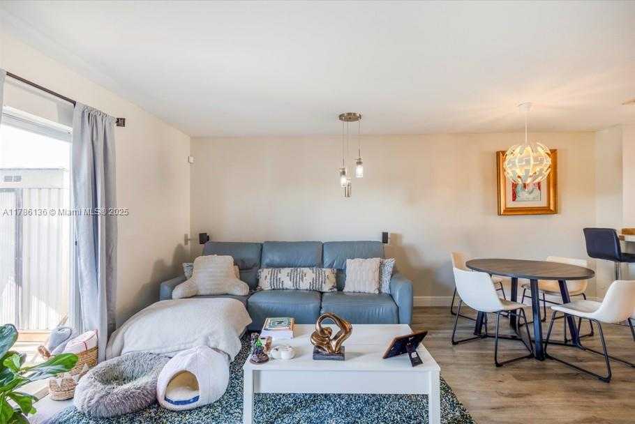 Small Image of 17718 SOUTH WEST 139TH CT, Miami Number 12