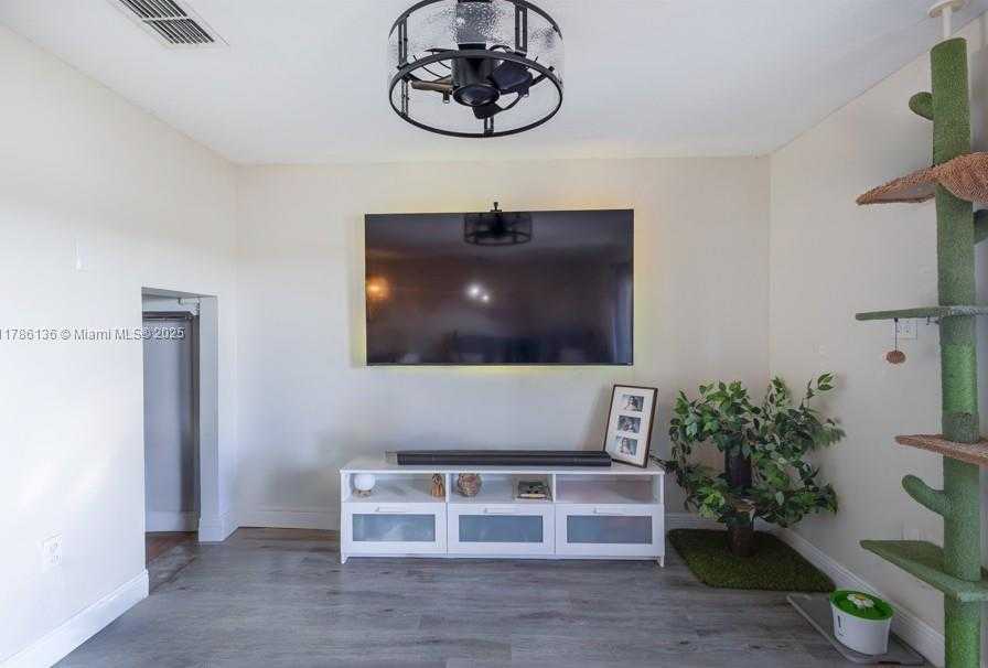 Small Image of 17718 SOUTH WEST 139TH CT, Miami Number 14