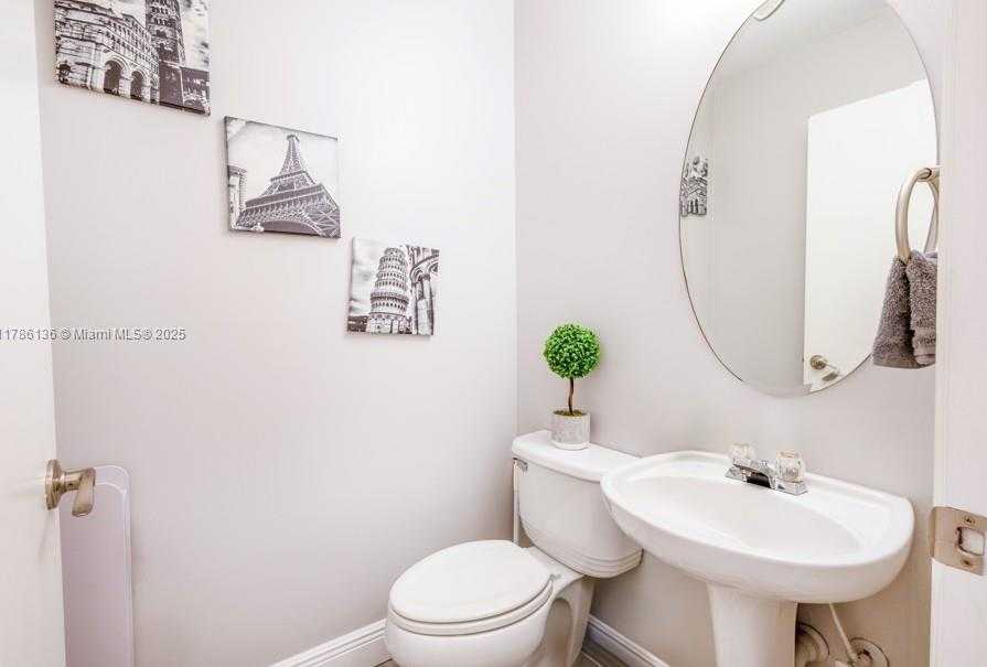 Small Image of 17718 SOUTH WEST 139TH CT, Miami Number 16