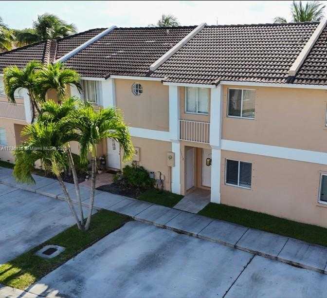 Small Image of 17718 SOUTH WEST 139TH CT, Miami Number 2