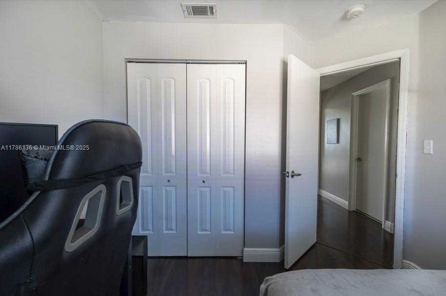 Small Image of 17718 SOUTH WEST 139TH CT, Miami Number 20