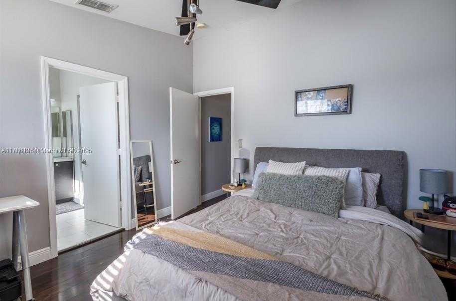 Small Image of 17718 SOUTH WEST 139TH CT, Miami Number 24