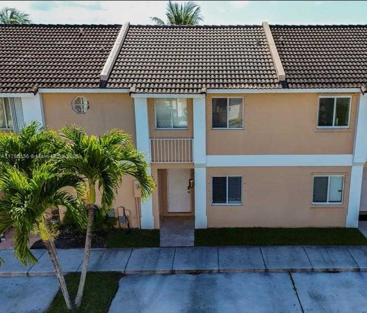 Small Image of 17718 SOUTH WEST 139TH CT, Miami Number 3