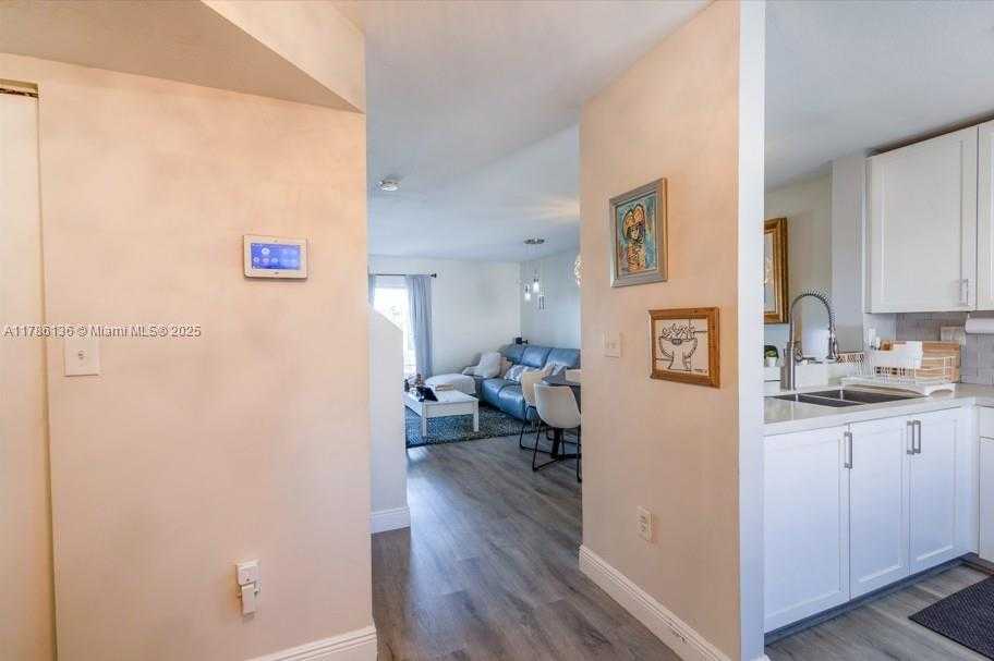 Small Image of 17718 SOUTH WEST 139TH CT, Miami Number 6