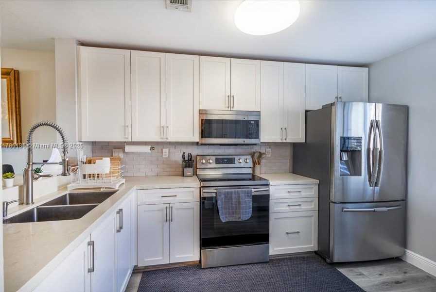 Small Image of 17718 SOUTH WEST 139TH CT, Miami Number 7