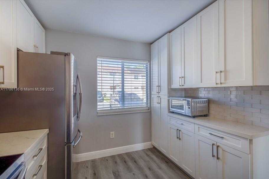 Small Image of 17718 SOUTH WEST 139TH CT, Miami Number 9