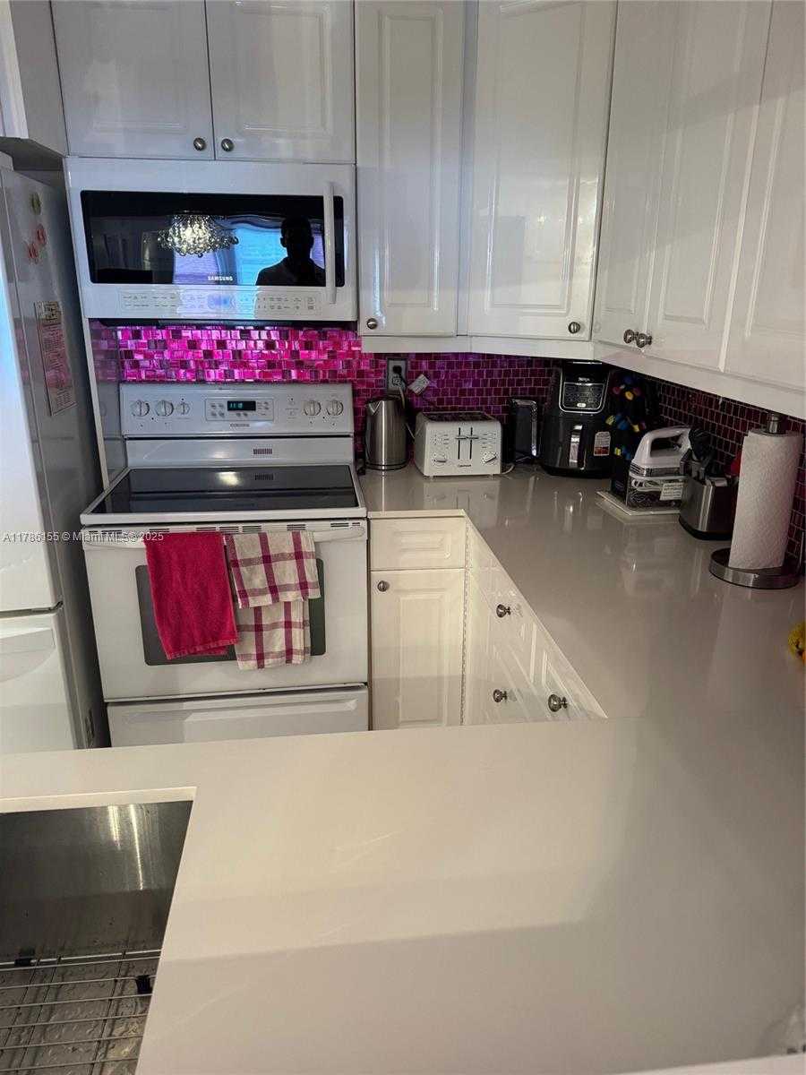 Small Image of 5621 SOUTH WEST 2ND CT #116, Margate Number 2