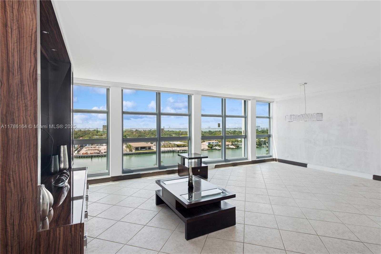 Small Image of 5055 COLLINS AVE #10J, Miami Beach Number 2