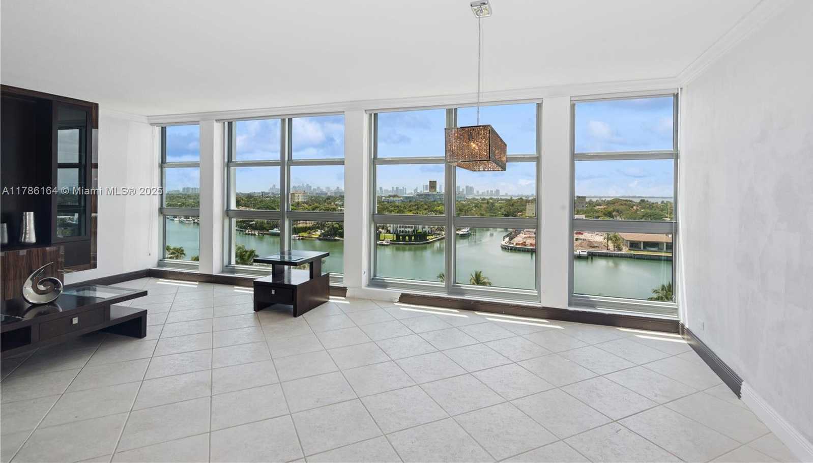 Small Image of 5055 COLLINS AVE #10J, Miami Beach Number 4