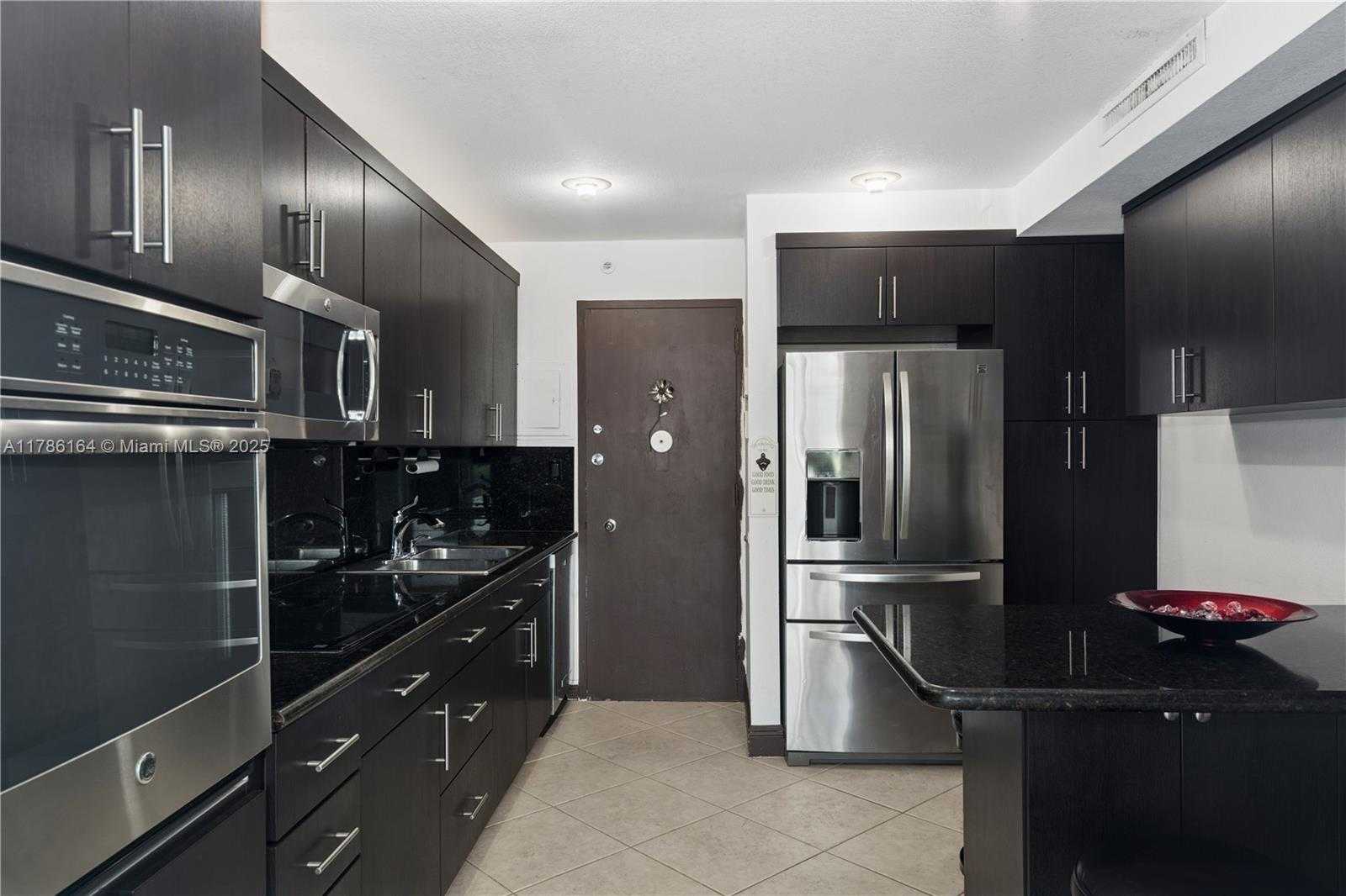 Small Image of 5055 COLLINS AVE #10J, Miami Beach Number 7