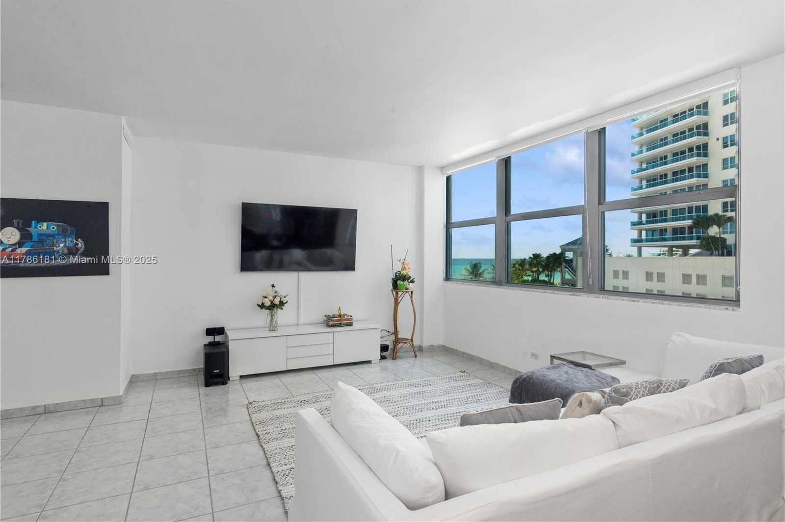 Small Image of 5055 COLLINS AVE #5F, Miami Beach Number 3