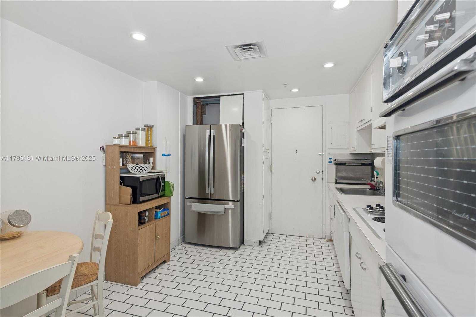 Small Image of 5055 COLLINS AVE #5F, Miami Beach Number 6