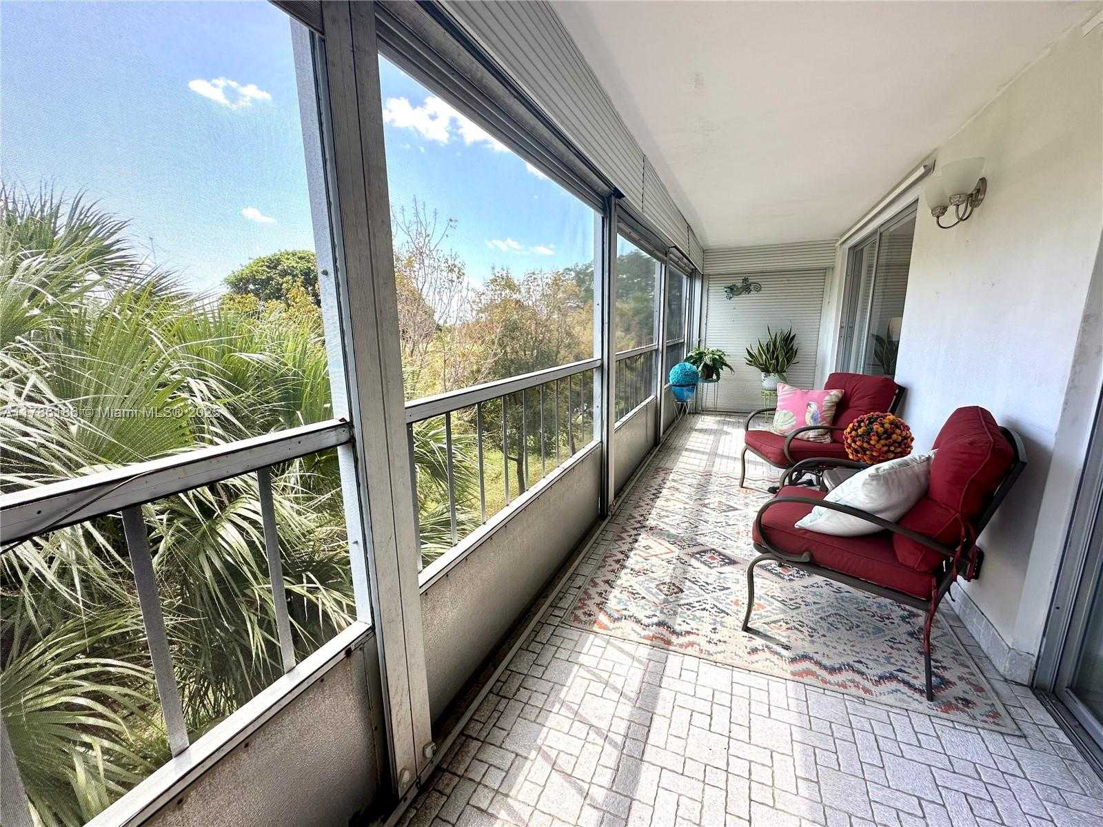 Small Image of 1001 HILLCREST CT #306, Hollywood Number 11