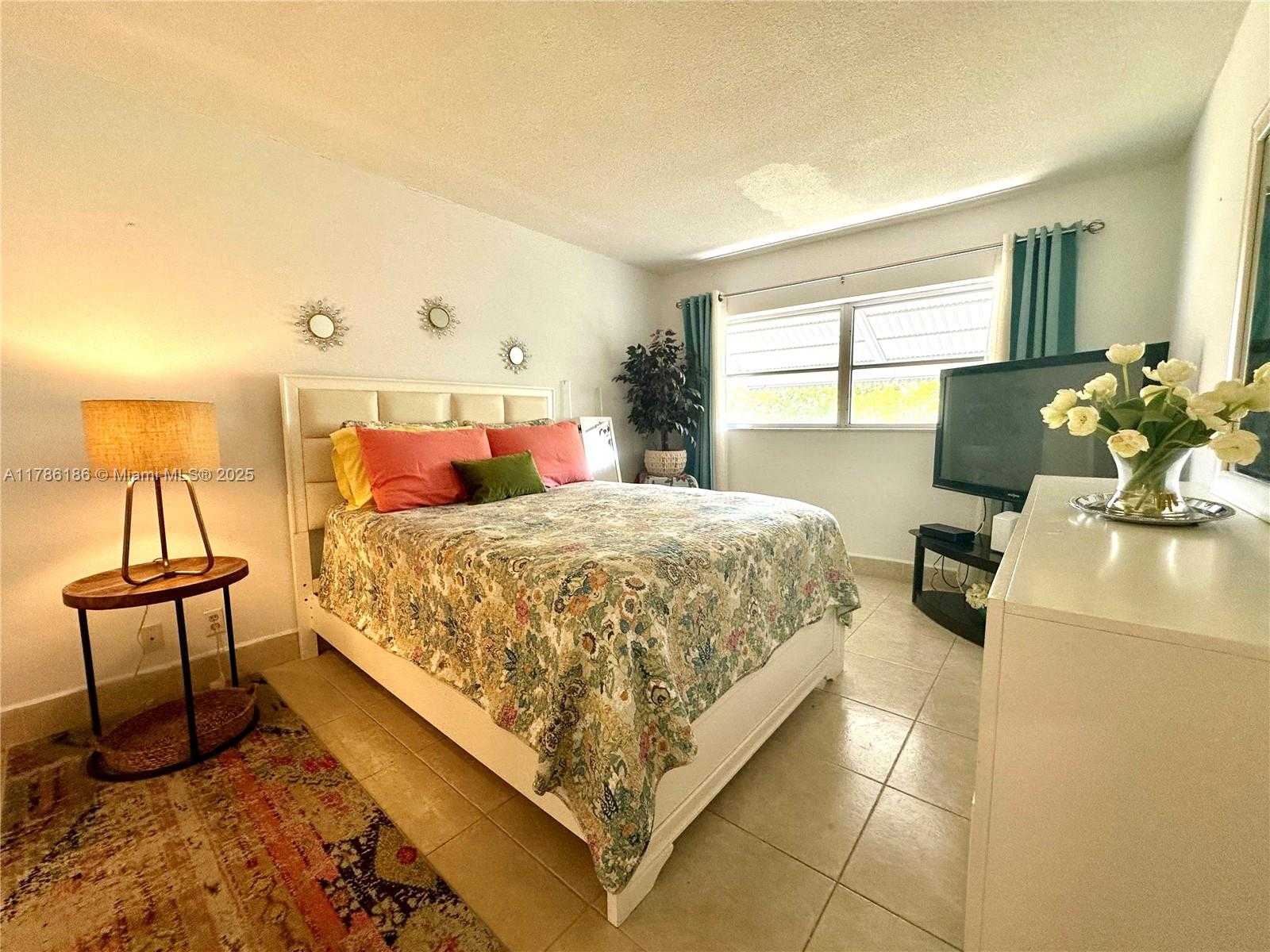 Small Image of 1001 HILLCREST CT #306, Hollywood Number 12