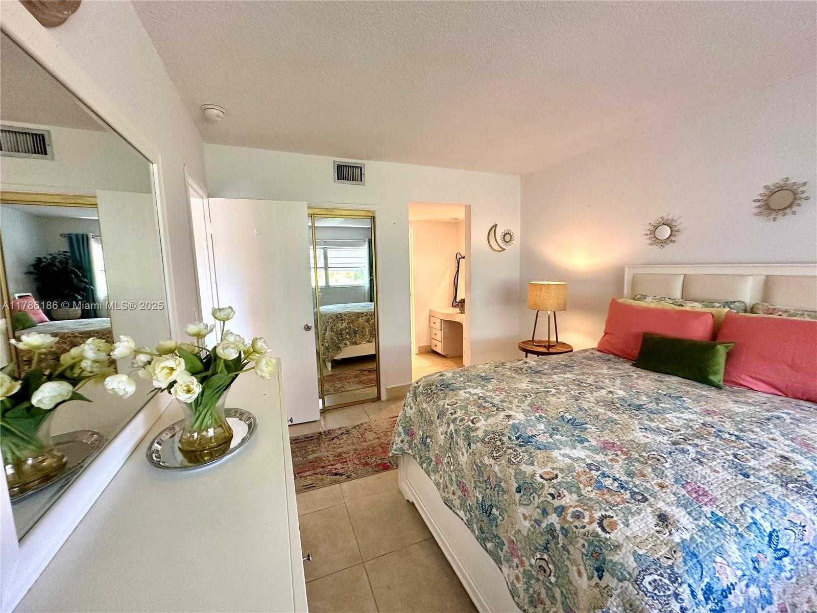 Small Image of 1001 HILLCREST CT #306, Hollywood Number 14
