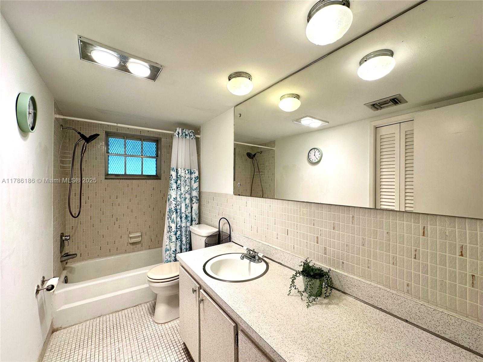 Small Image of 1001 HILLCREST CT #306, Hollywood Number 15