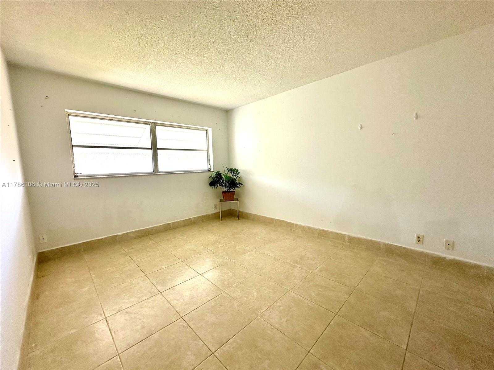 Small Image of 1001 HILLCREST CT #306, Hollywood Number 18