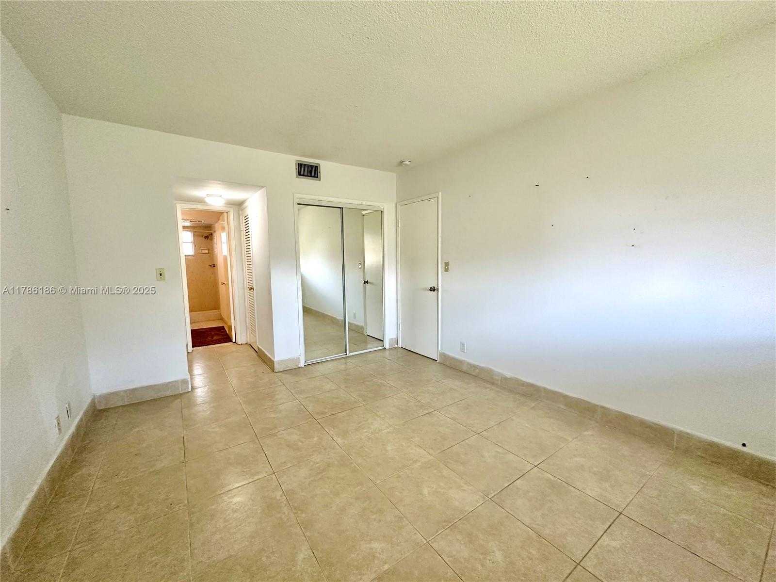 Small Image of 1001 HILLCREST CT #306, Hollywood Number 19