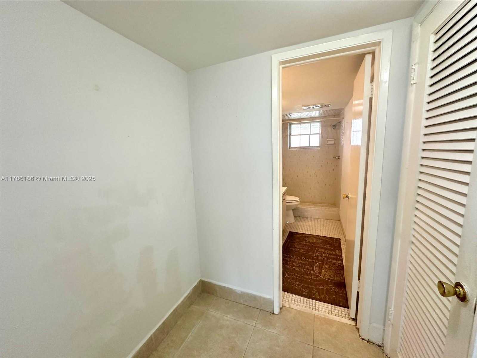 Small Image of 1001 HILLCREST CT #306, Hollywood Number 20
