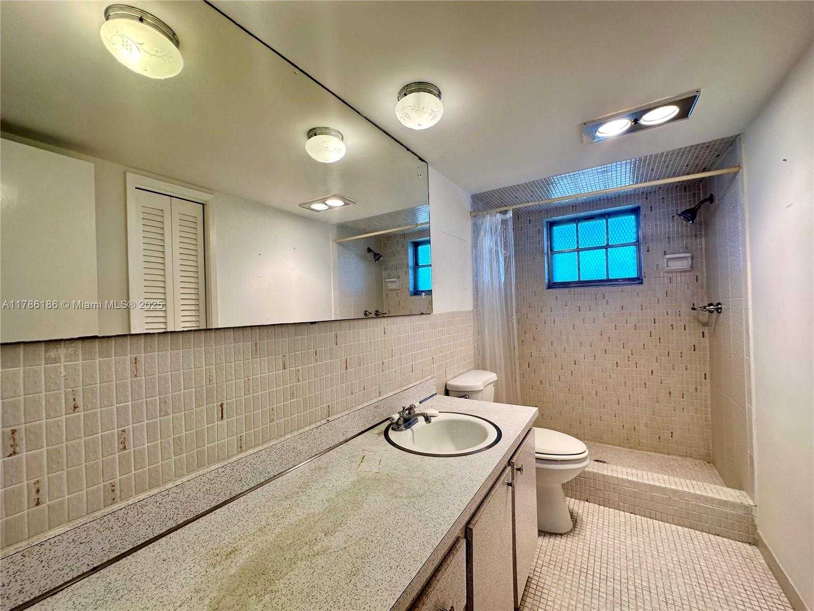 Small Image of 1001 HILLCREST CT #306, Hollywood Number 21