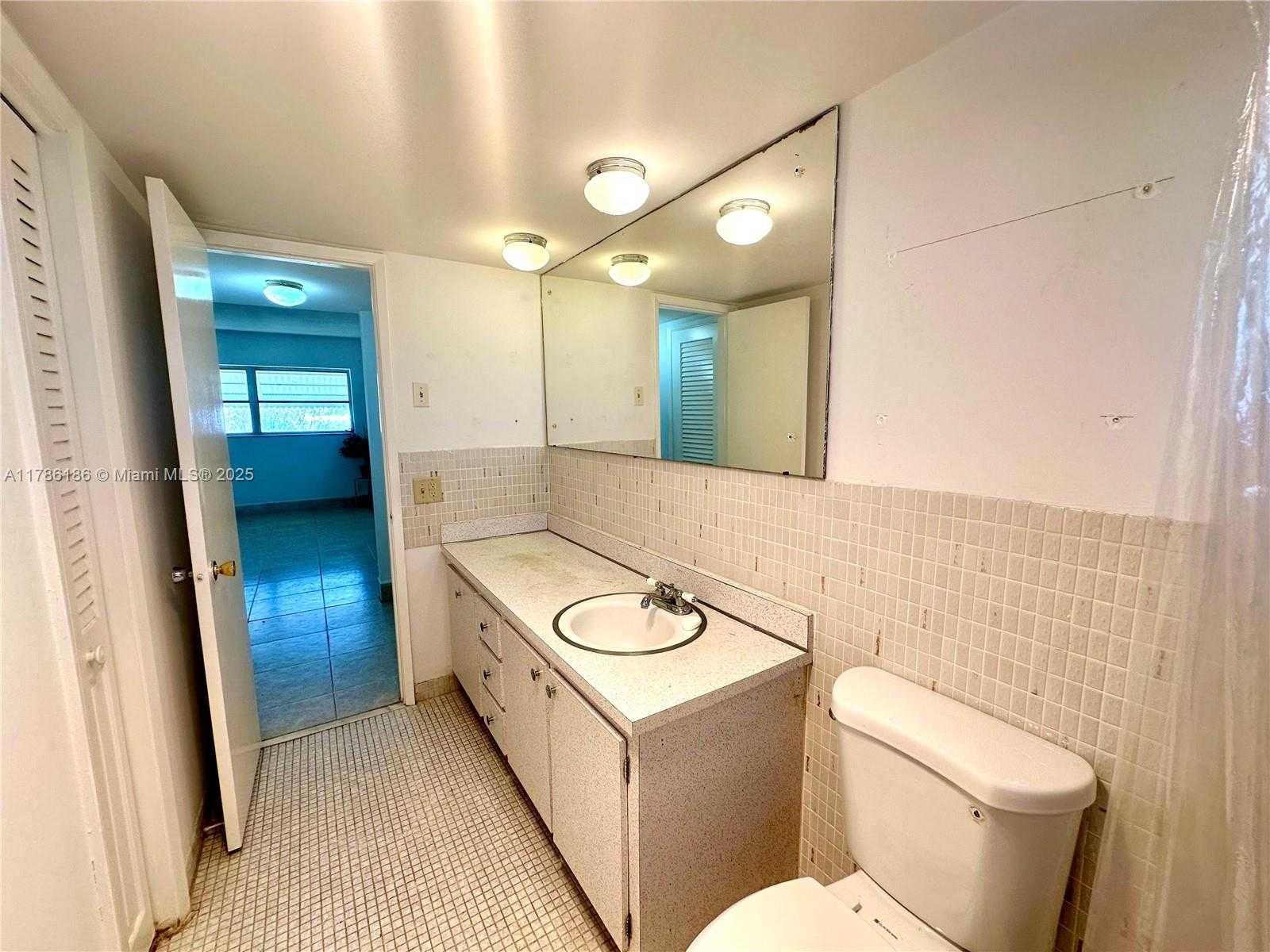 Small Image of 1001 HILLCREST CT #306, Hollywood Number 22