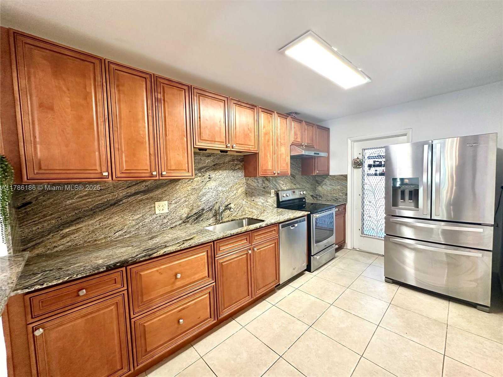 Small Image of 1001 HILLCREST CT #306, Hollywood Number 26