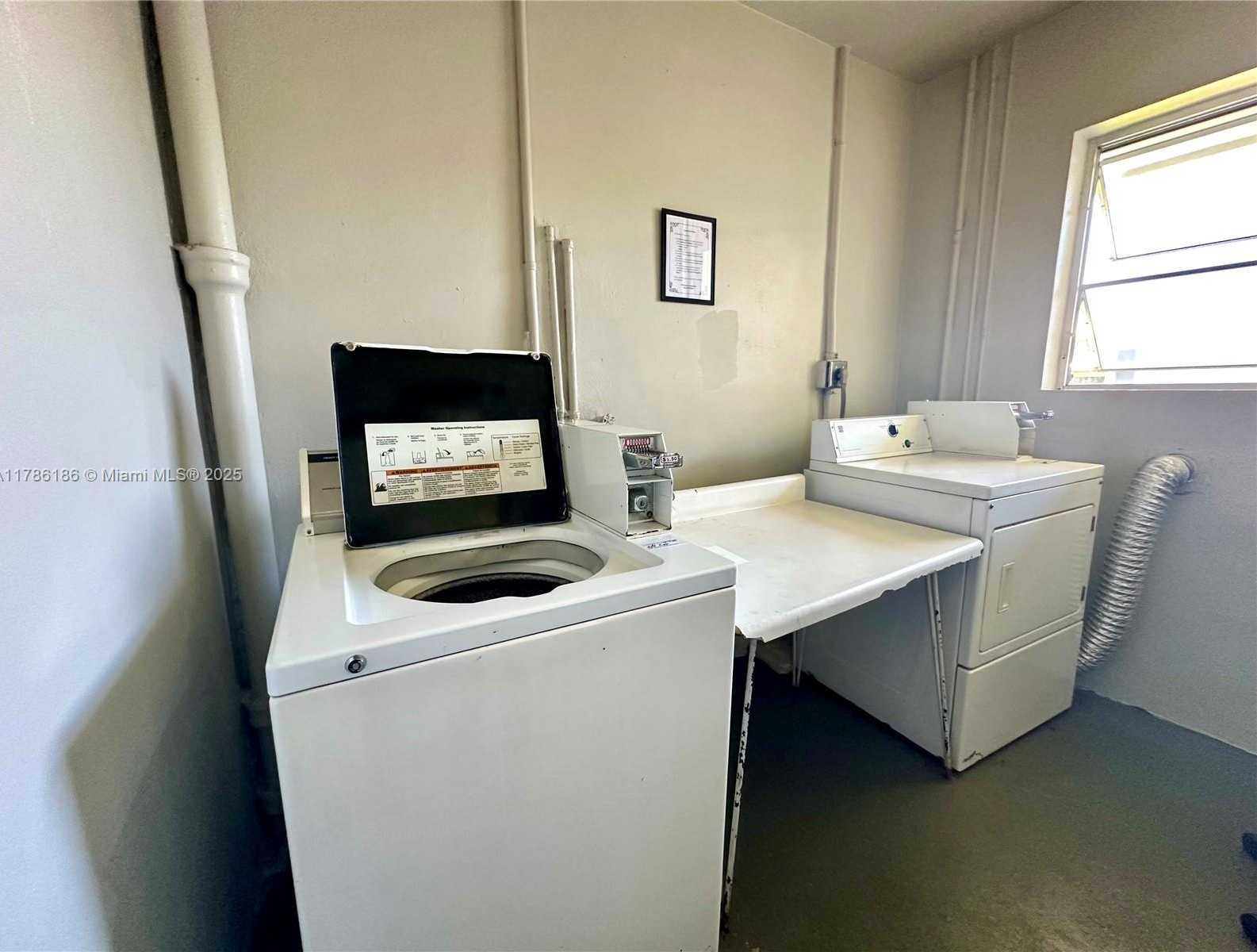 Small Image of 1001 HILLCREST CT #306, Hollywood Number 29
