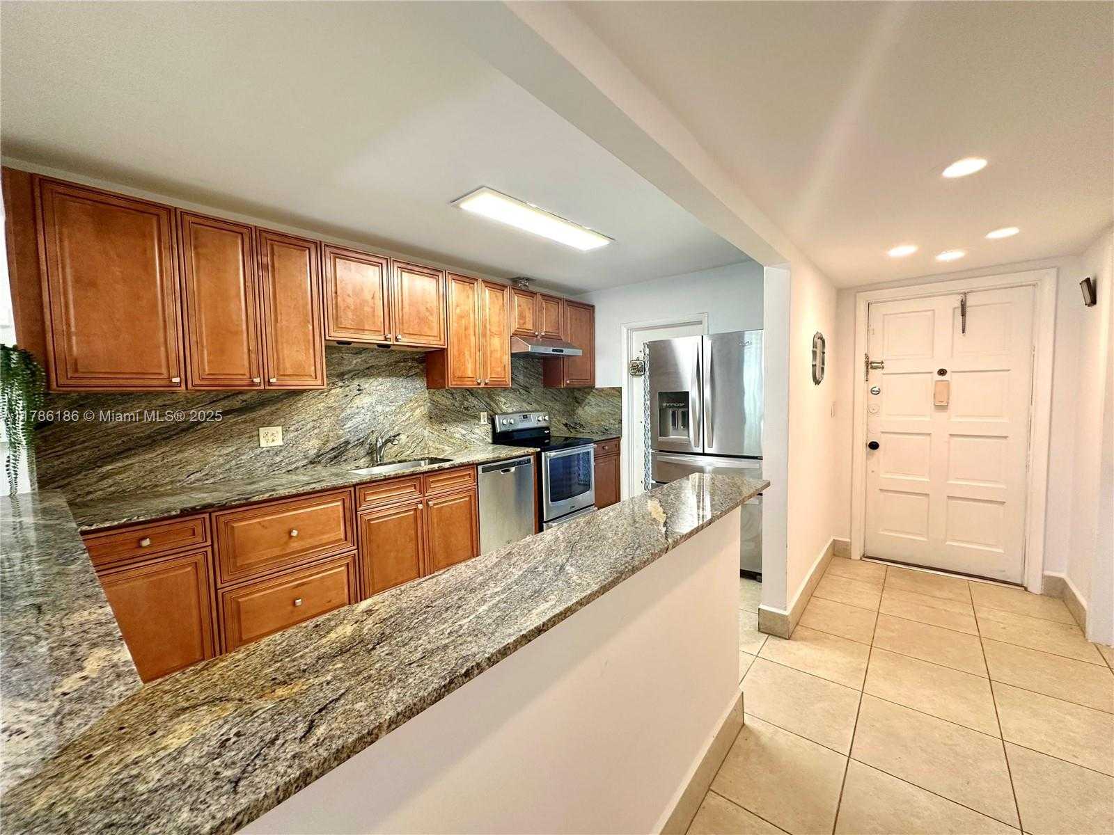 Small Image of 1001 HILLCREST CT #306, Hollywood Number 4