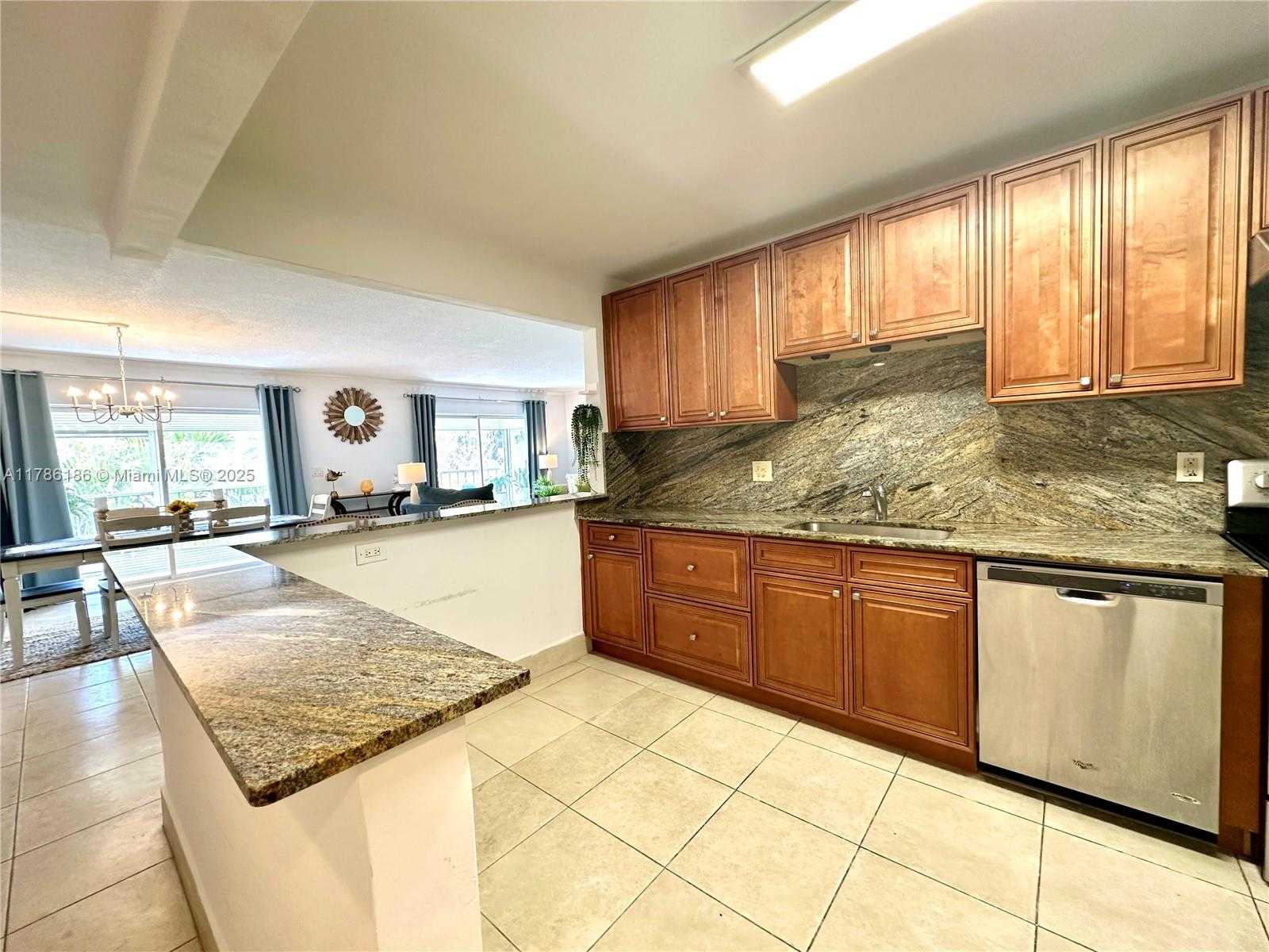 Small Image of 1001 HILLCREST CT #306, Hollywood Number 5