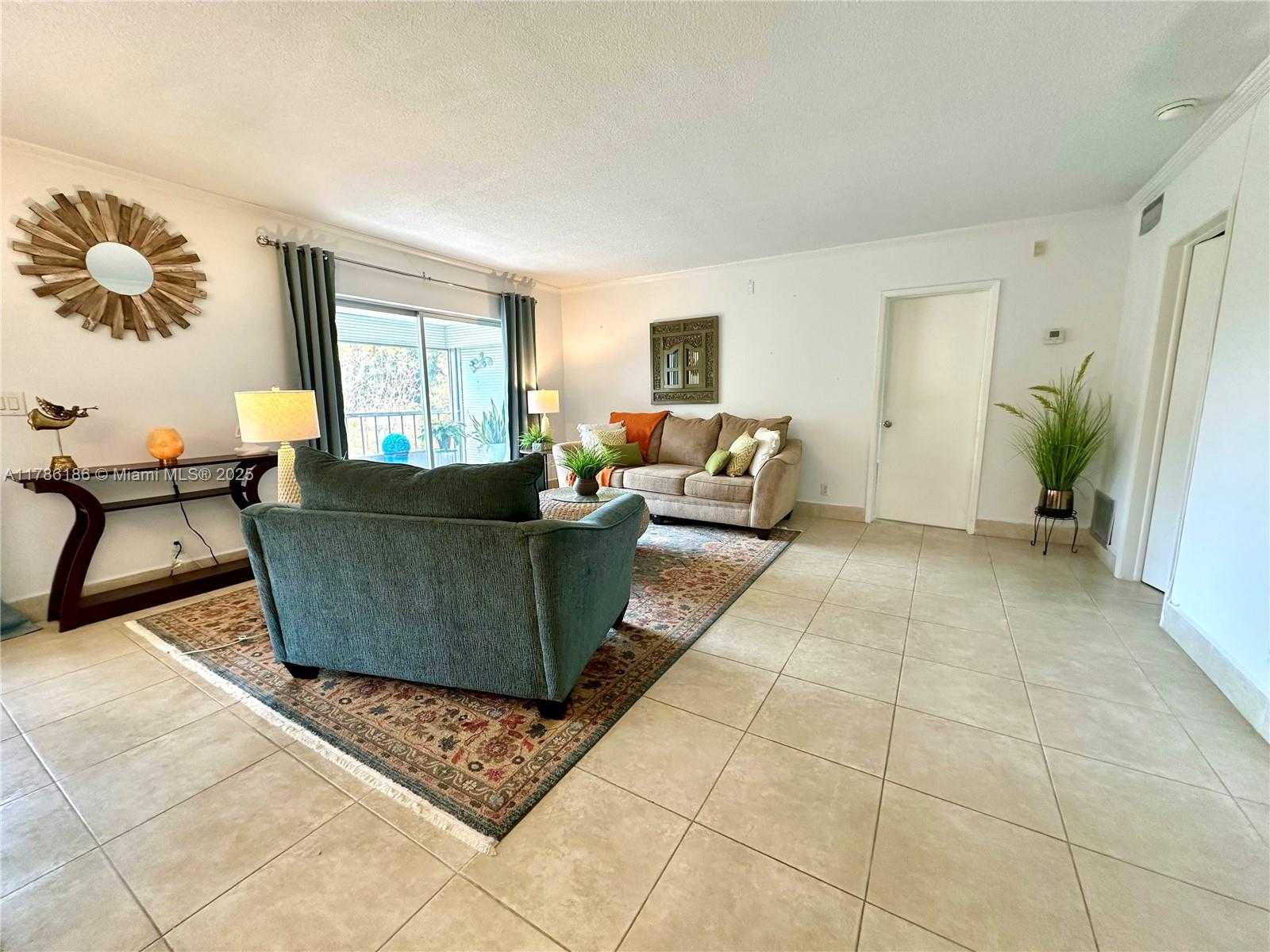 Small Image of 1001 HILLCREST CT #306, Hollywood Number 7
