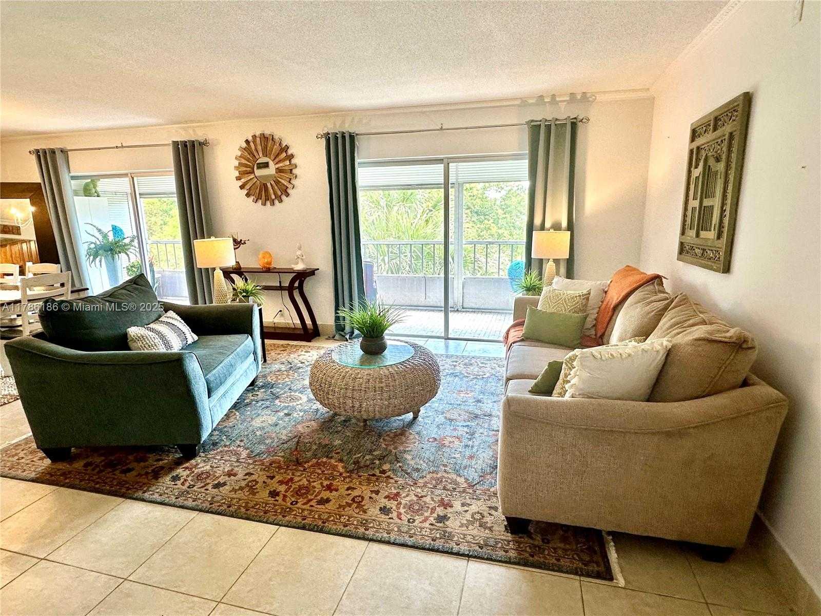 Small Image of 1001 HILLCREST CT #306, Hollywood Number 9
