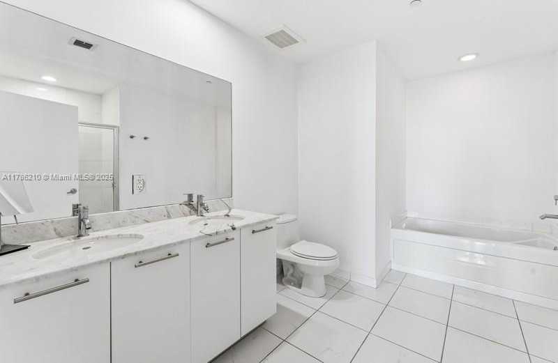 Small Image of 950 BRICKELL BAY DR #4606, Miami Number 11