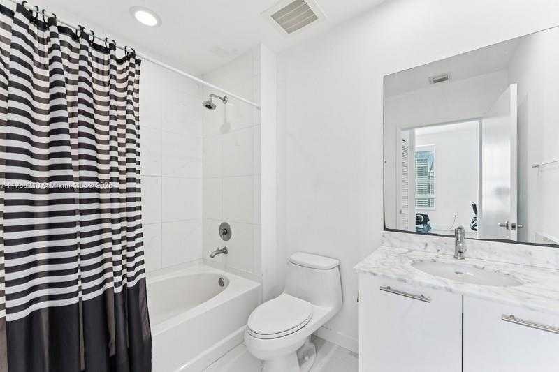 Small Image of 950 BRICKELL BAY DR #4606, Miami Number 14