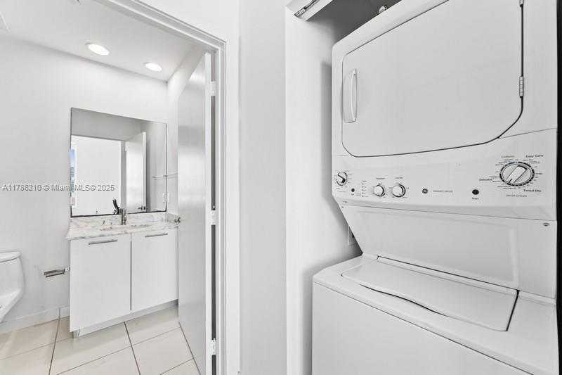 Small Image of 950 BRICKELL BAY DR #4606, Miami Number 15