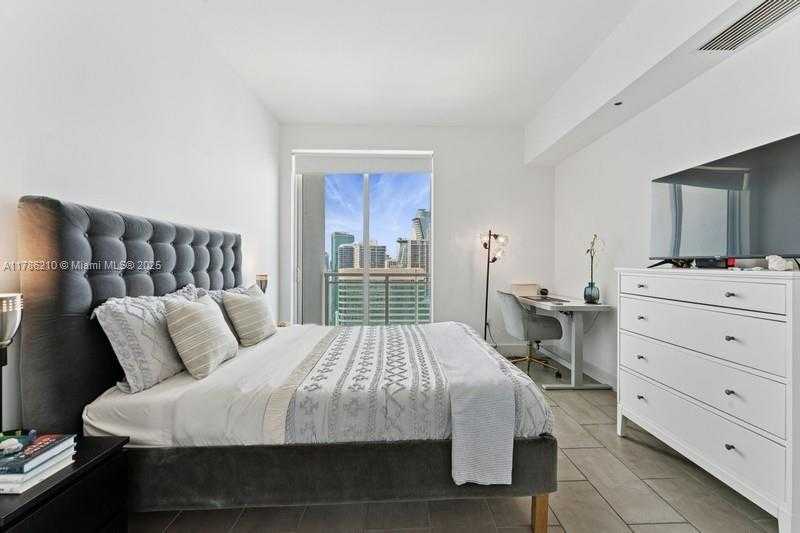 Small Image of 950 BRICKELL BAY DR #4606, Miami Number 9
