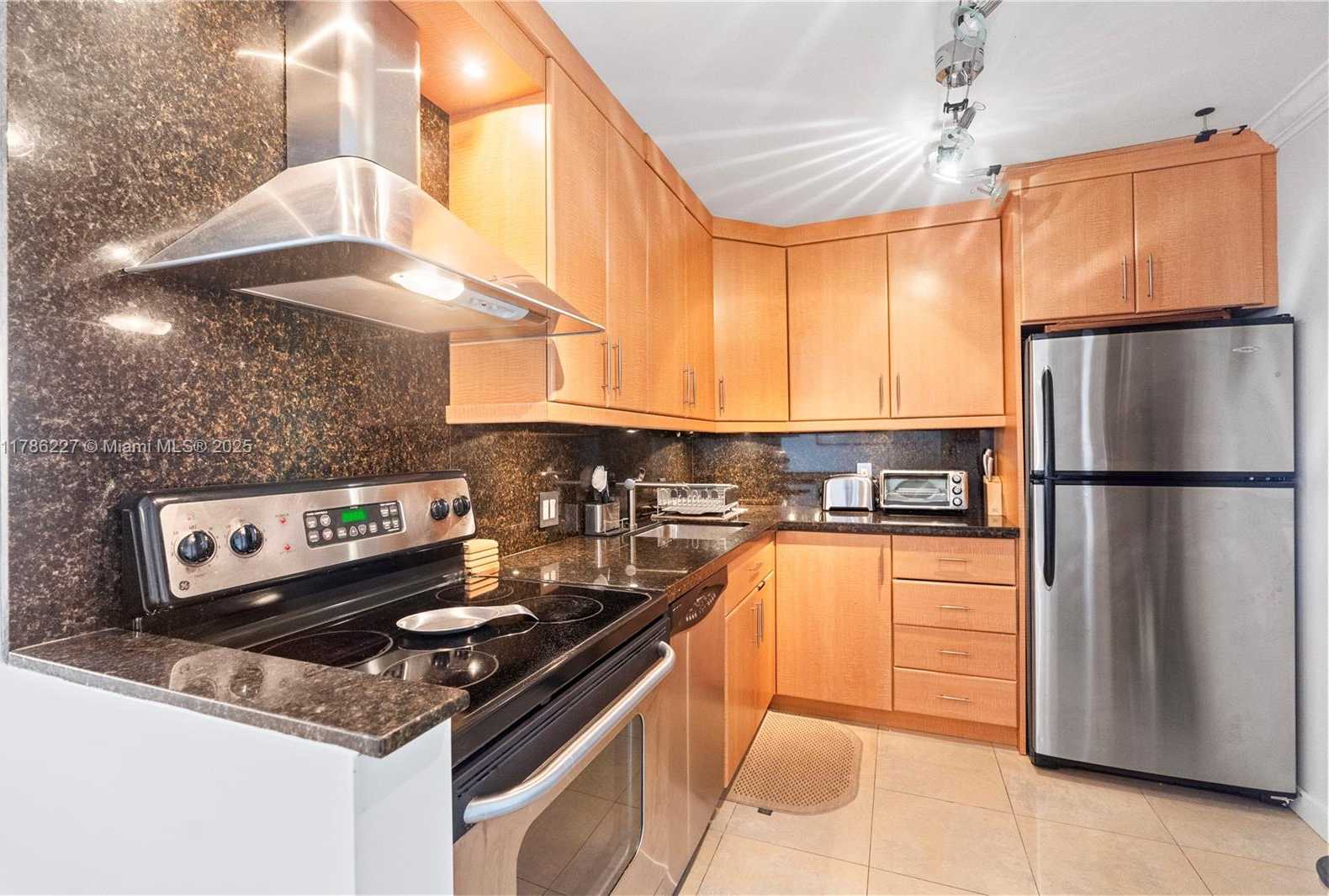 Small Image of 3625 NORTH COUNTRY CLUB DR #902, Aventura Number 11