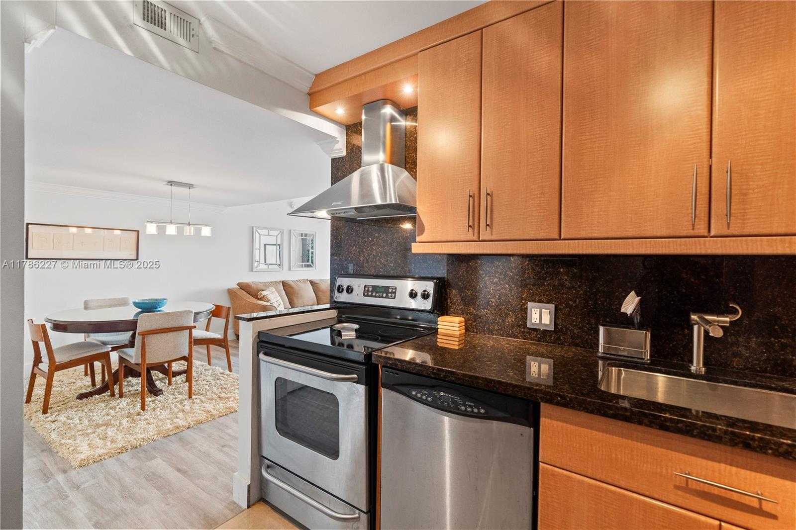 Small Image of 3625 NORTH COUNTRY CLUB DR #902, Aventura Number 12