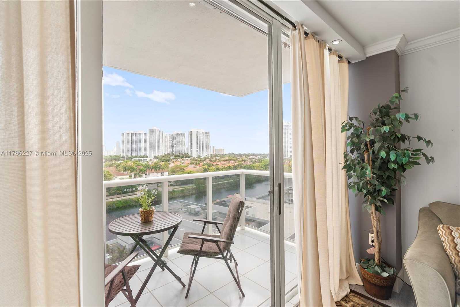 Small Image of 3625 NORTH COUNTRY CLUB DR #902, Aventura Number 2