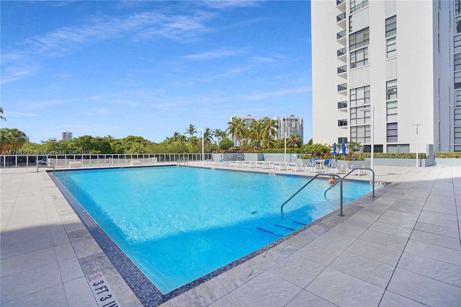 Small Image of 3625 NORTH COUNTRY CLUB DR #902, Aventura Number 24