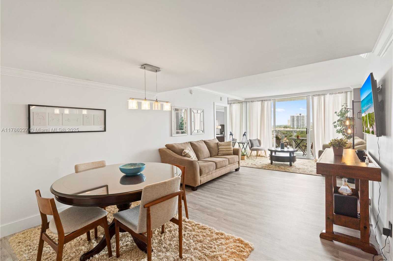 Small Image of 3625 NORTH COUNTRY CLUB DR #902, Aventura Number 6
