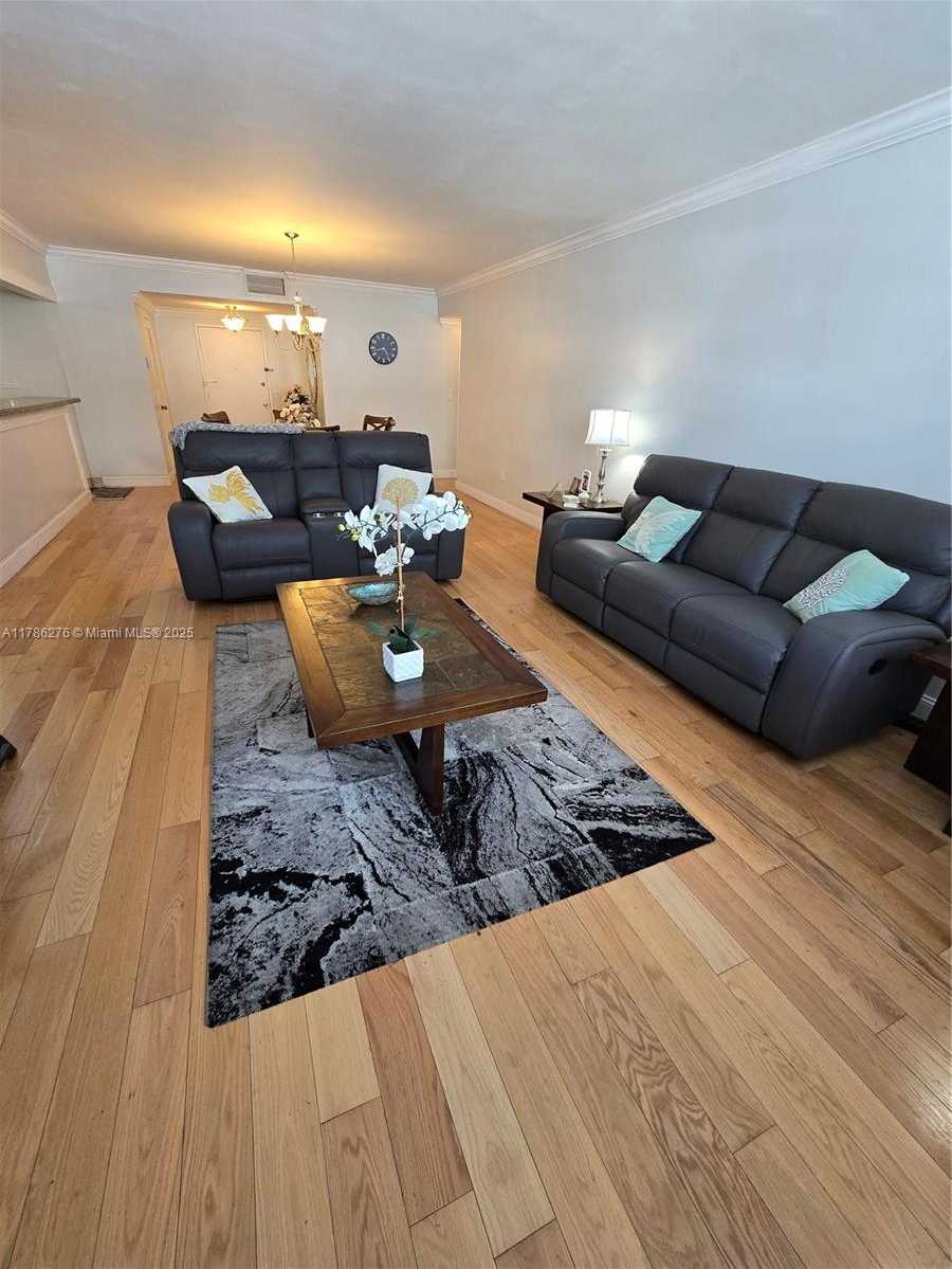 Small Image of 5825 COLLINS AVE #2D, Miami Beach Number 10