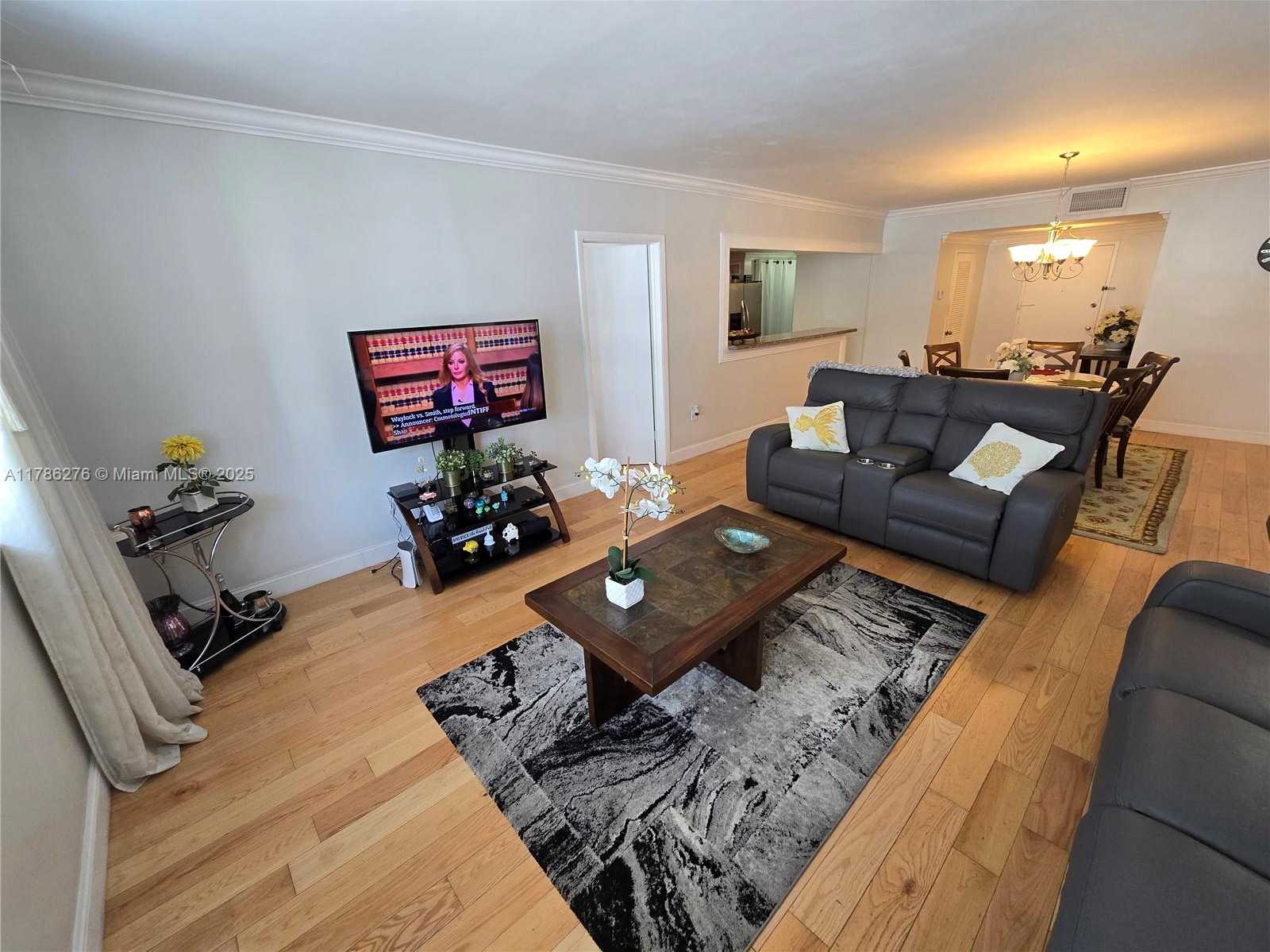 Small Image of 5825 COLLINS AVE #2D, Miami Beach Number 11
