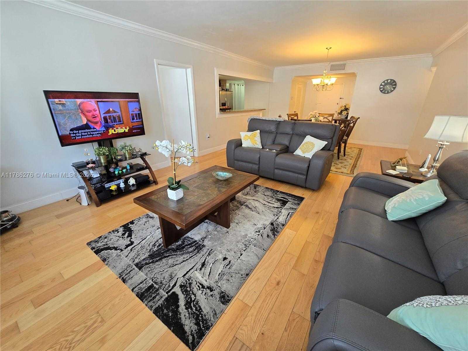 Small Image of 5825 COLLINS AVE #2D, Miami Beach Number 12